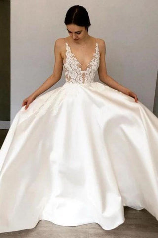 Robe de mariée simple A-line en satin avec encolure en V et dentelle