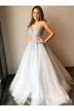 Robe de bal en tulle col en V avec des applications de dentelle re-brodées de bal / robes de mariée