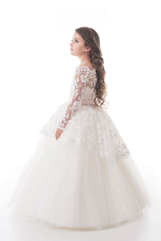 2024 Tulle Robe de mariée à encolure en corne Une ligne manches longues avec appliques