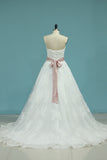 2024 Une ligne sweetheart mariage Tulle Robes avec appliques et Sash