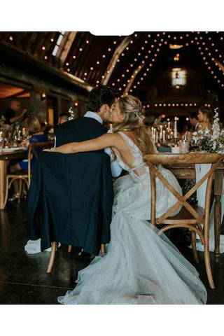 Jupe en tulle en couches Robe de bal de mariage non doublée avec des robes de mariée profondes à col en V