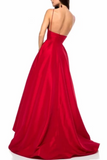 Robe de bal en satin simple a encolure en V