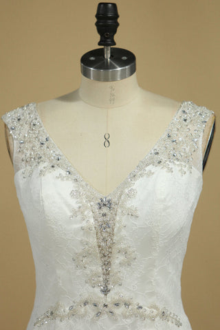 2024 dentelle robes de mariée sirène col en V avec des perles balayage train