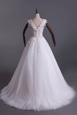 2024 Robe de mariée Encolure avec des fleurs à la main et train chapelle