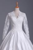 2024 robes de mariée Une ligne col en V manches longues Avec Applique Satin