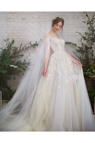 Robe de mariée avec manches 3/4 et appliques Illusion Décolleté