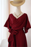 Robe fourreau courte a-ligne bordeaux avec ruban