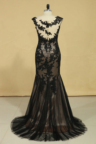 2024 Noir sirène bateau avec appliques Marine Tulle foncé balayage train Robes de soirée