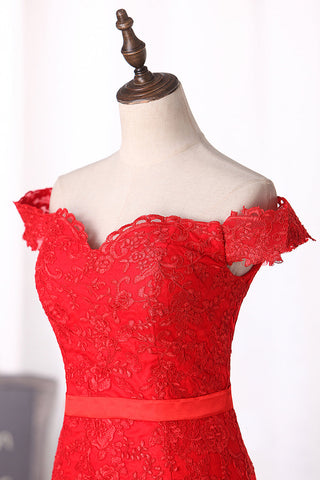 2024 robes de bal sirène rouge sur l'épaule tulle avec bouton recouvert d'appliques