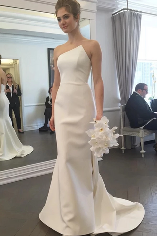 Robes de mariée sirène bretelles simples, élégantes robes de mariée ivoire train de balayage