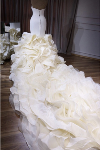 Robes de mariée sirène sweetheart organza avec des volants