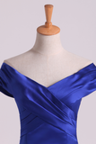 2024 Robes de bal de l&#39;épaule Satin Mermaid foncé Bleu Royal balayage train